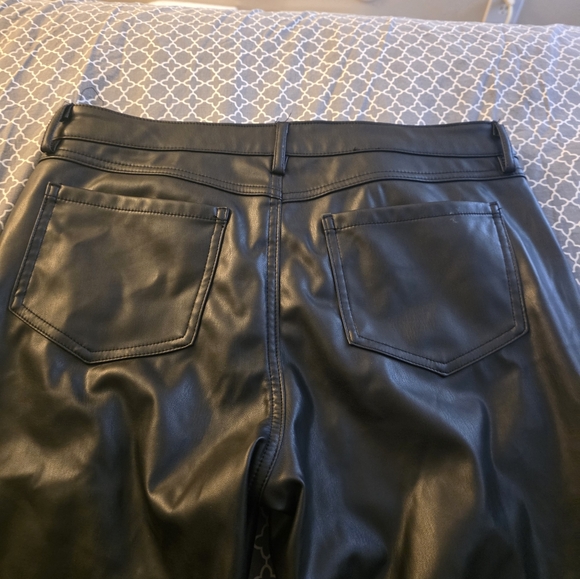 Women's Size L Forever 21 Black Leather Look Pants - Picture 4 of 9